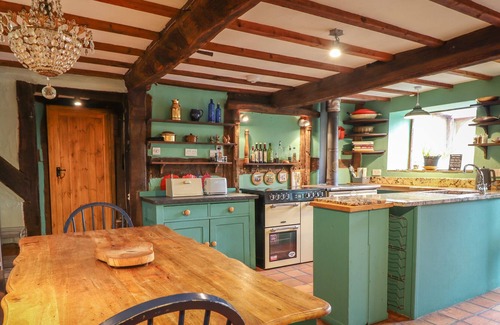 Newcastle-on-Clun Cottage | THE FARM HOUSE, pet friendly, character holiday cottage in Beguildy