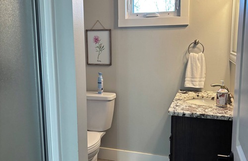 Lyons House | The Farmhouse-3-bedroom house nearby Humboldt close to I-90