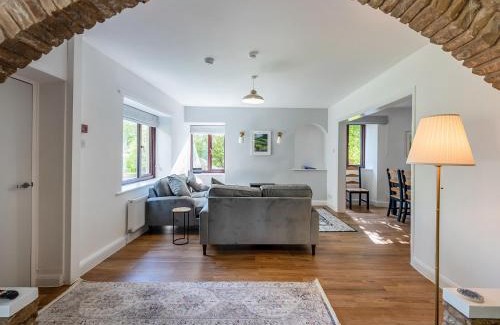 Hawes House | The Farmhouse