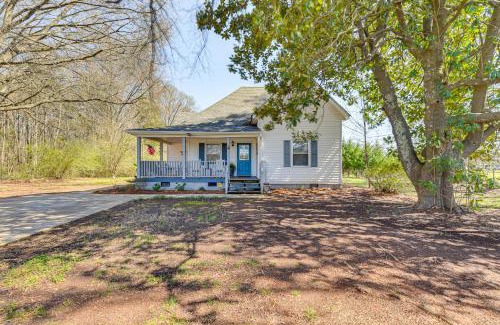 Fort Lawn House | The Farmhouse in Fort Lawn with Fire Pit and Deck!