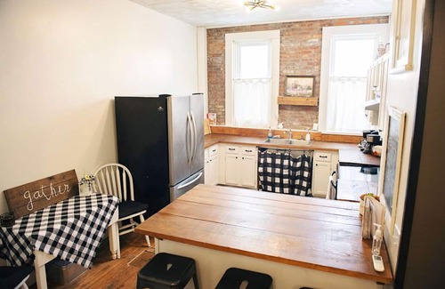 Carrollton Apartment | The Farmhouse Loft "Greene County's Guesthouse"