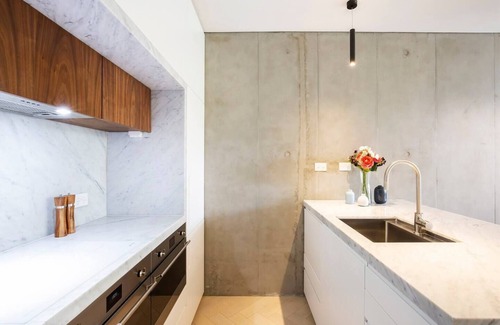 Alexandria Apartment | The Fern Split level Oasis with Lush Courtyard