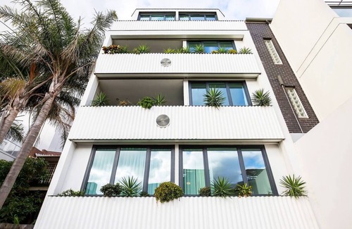 Alexandria Apartment | The Fern Split level Oasis with Lush Courtyard