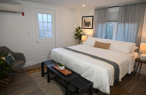 York Harbor Apartment | The Ferncroft Bungalow at York Beach w' Concierge