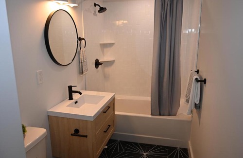 York Harbor Apartment | The Ferncroft Bungalow at York Beach w' Concierge