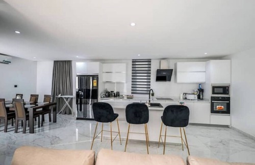 Labone House | The Fii, Elegant Home in Accra, 7 mins away from Airport