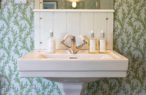 Waddesdon Hotel | The Five Arrows Hotel