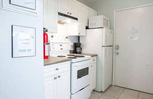 Harrison Hot Springs Apartment | The Flats at Cedar Springs | Full Kitchen & Steps to Lake