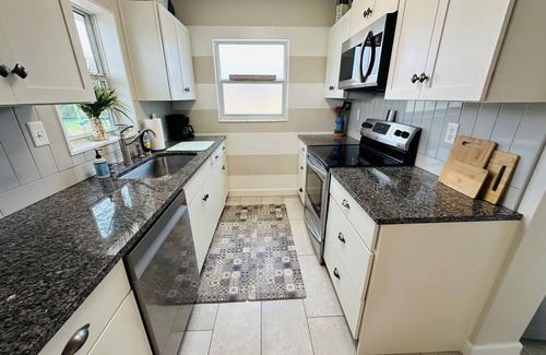 Crystal Beach Cottage | The Flip Flop Waterfront Beach Retreat - Close to Beaches