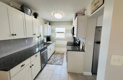 Crystal Beach Cottage | The Flip Flop Waterfront Beach Retreat - Close to Beaches