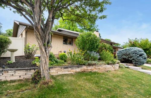 Loveland House | The Foundry Escape - Hot Tub, Bikes & Game Room