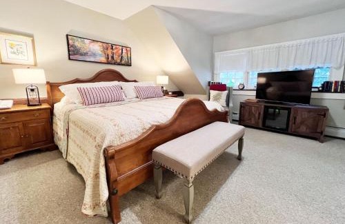Newfane Hotel | The Four Columns Inn & 1832 Tavern