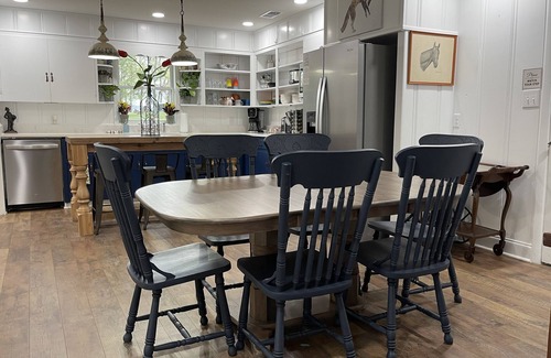 Dickel House | The Fox Den, luxury home, just 2 minutes away from the iconic Bell Buckle Cafe.