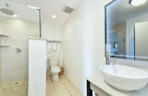Freeport Hotel | The Freeport Inn and Marina