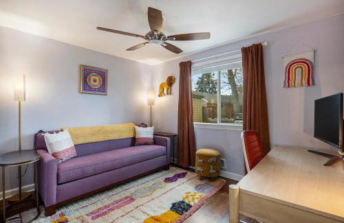 Arvada Plaza Area House | The Funky Flamingo Hot Tub Bbq Fire Pit