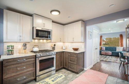 Arvada Plaza Area House | The Funky Flamingo Hot Tub Bbq Fire Pit