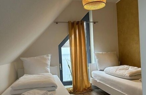 Hamburg-Barmbek Apartment | The furnished 3-room-apartment is approx. 45 m2 big, is located on the 2nd floor of our apartment house Saseler Chaussee and is suitable for max. 4 people.