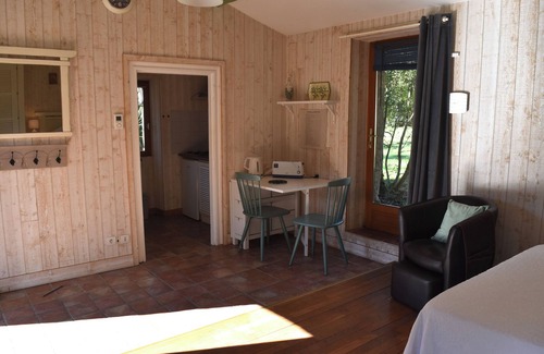 Saint-Julien-de-Concelles Cottage | The grape-picker's cottage in a peaceful setting
