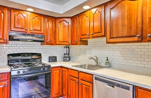 Allentown House | ‘The Gallery’, an Allentown Retreat w/Views!