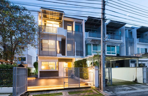 Hua Mak House | The Gallery House near BKK Airport & Air