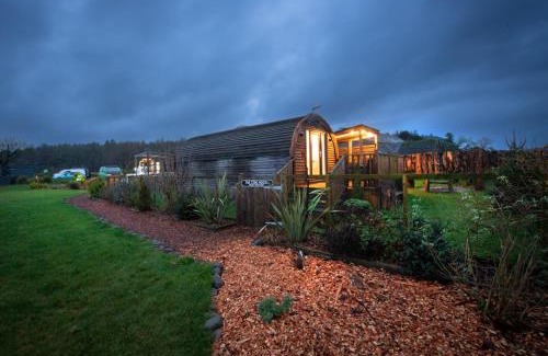 Newton Stewart Apartment | The Galloway Steading - The Stag Hoose family cabin with Hot Tub and Fire Pit