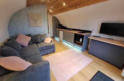 Newton Stewart Apartment | The Galloway Steading - The Stag Hoose family cabin with Hot Tub and Fire Pit