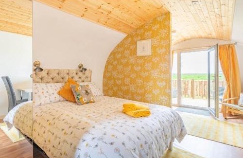Newton Stewart Apartment | The Galloway Steading- The Bee Hive Couples Retreat with Hot Tub and Fire Pit