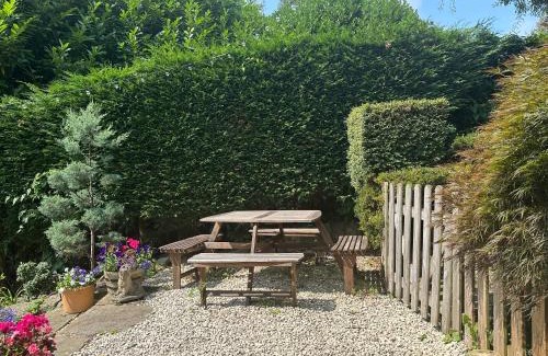 Heaton Norris Apartment | The Garden Apartment, Near Airport & City