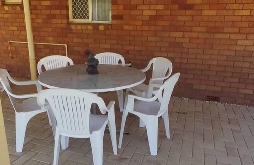 South Tamworth House | The Garden House - FREE Wi-Fi & FOXTEL, AFFORDABLE