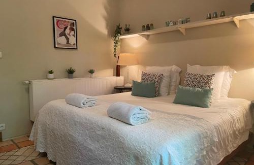 Villamblard Bed & Breakfast | The Garden Room