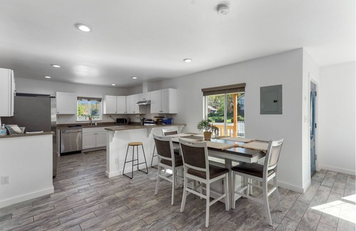 Chenoweth House | The Gather House! Super clean, Super comfortable and Super private!