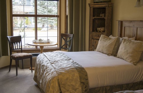 Canmore Hotel | The Georgetown Inn