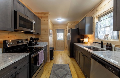Black Mountain Cabin | The Gertie Cabin w/Hot Tub at Halfback Hollar Farm