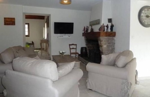 Arrien-en-Bethmale Cottage | The gite offers pretty views of Bethmale Valley and the mountains