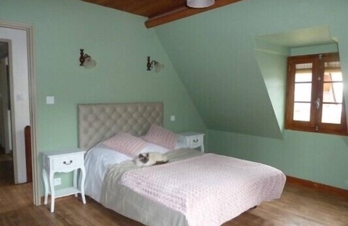 Arrien-en-Bethmale Cottage | The gite offers pretty views of Bethmale Valley and the mountains