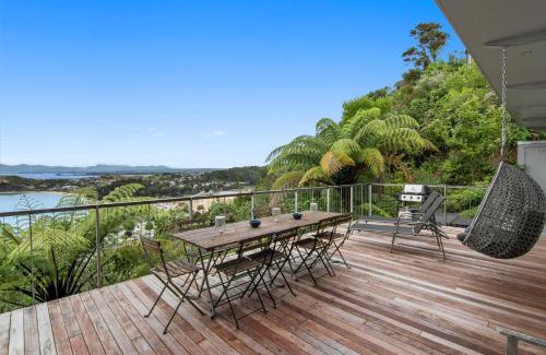 Ngaio Bay House | The Glass House - Kaiteriteri Holiday Home