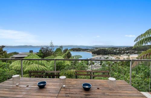 Ngaio Bay House | The Glass House - Kaiteriteri Holiday Home