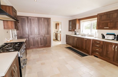 Carndonagh House | THE GLEN, pet friendly, with open fire in Carndonagh, County Donegal