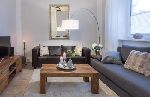 West Berlin Centre Apartment | The Goethe Group Loft, 2 BR, 2 bath rooms, one living room, family friendly, 2-5 Guests