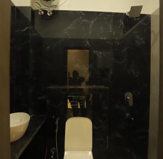 Central Area Apartment | The Golden Glow by Ivory Stays
