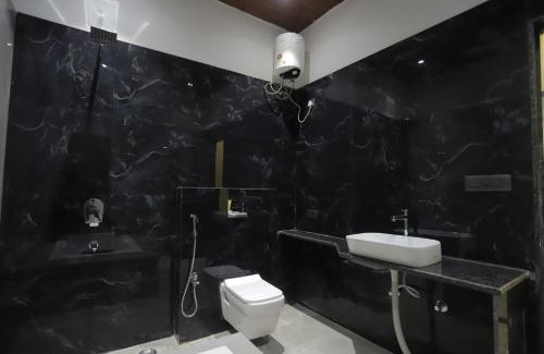 Central Area Apartment | The Golden Glow by Ivory Stays