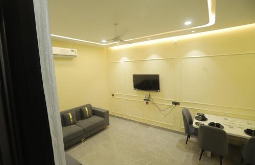 Central Area Apartment | The Golden Glow by Ivory Stays