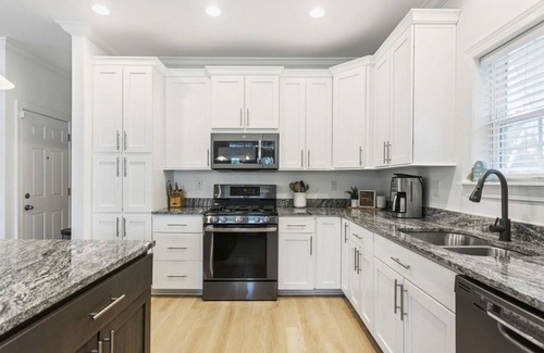 Tranquil Harbour House | The Golden Gulls -Spacious 3BR/2BA, near shops, food, & beach- LIFT-golfcart