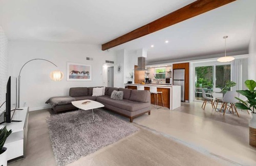 South River City House | The Goldie | Stylish SoCo Pet-Friendly Stay