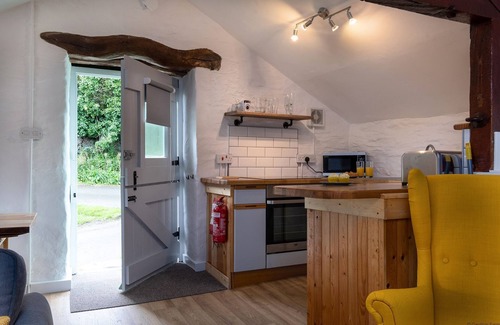 Bryn-crug Cottage | The Granary - sleeps 2 guests in 1 bedroom