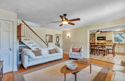 Niantic House | THE GRAND VICTORIAN GUEST HOUSE/BEACH FRONT PROPERTY