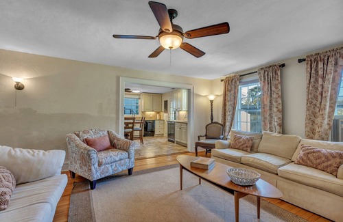 Niantic House | THE GRAND VICTORIAN GUEST HOUSE/BEACH FRONT PROPERTY