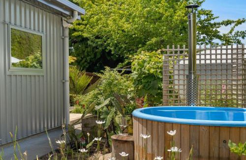 Whangamata House | The Grass is Greener Getaway - Private Hot Tub
