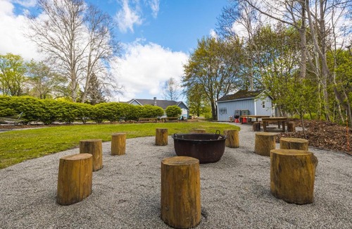 Ithaca Hotel | The Grayhaven Motel