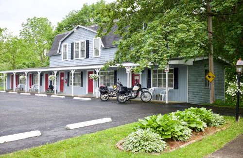 Ithaca Hotel | The Grayhaven Motel
